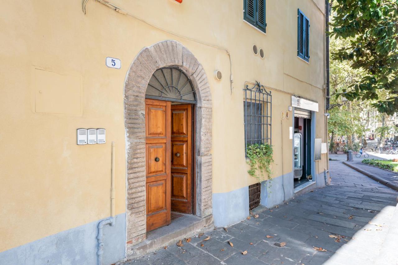 Piazza Napoleone Lovely Central Apartment Lucca Kültér fotó